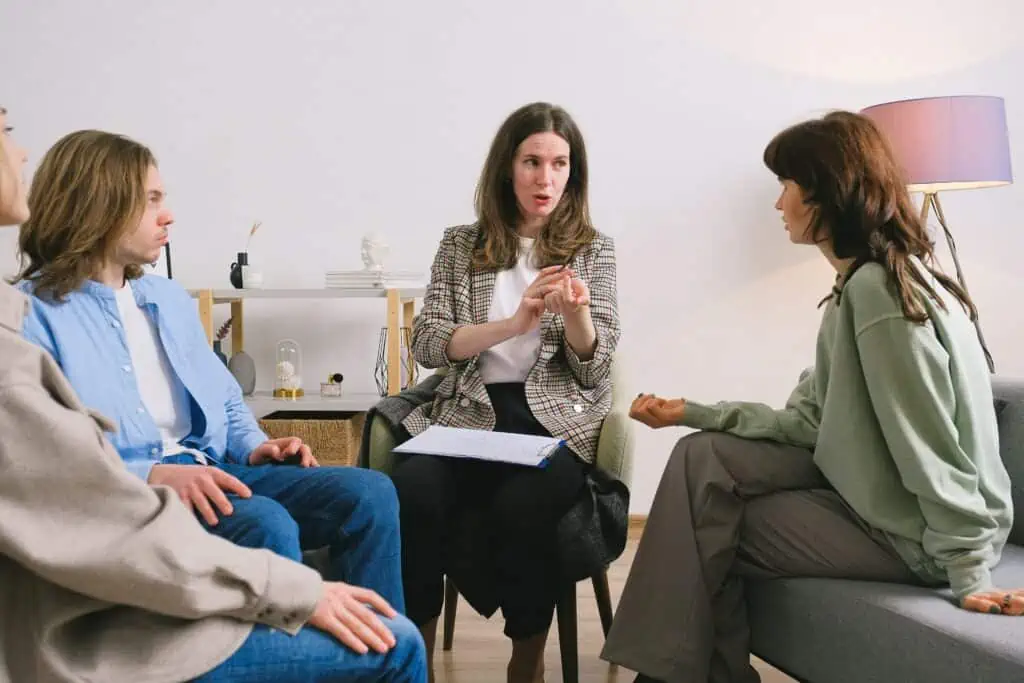 Individual Therapy vs Group Therapy